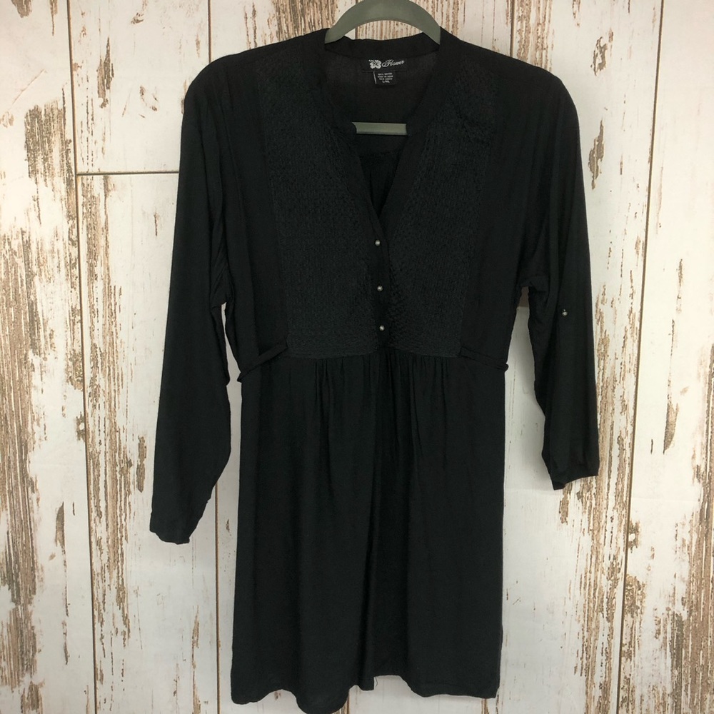 Flower Tunic, Size L/XL.  Black. In excellent condition